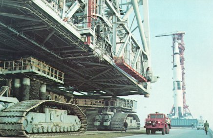 A photo of a crawler carrying the Mobile Service Structure