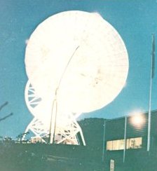 A photo of a 85-foot paraboloid antenna