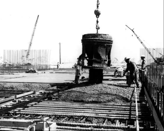 Assembly building, pouring the floor